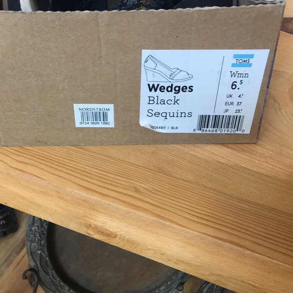 Great condition toms black sequin wedges sz 6.5 - Picture 4 of 5